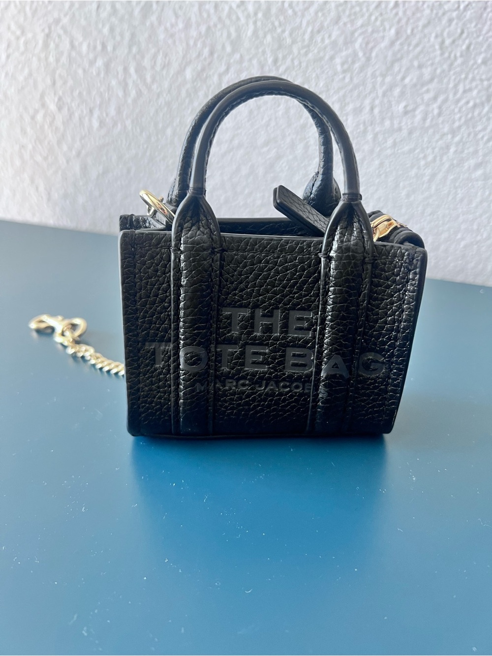 Marc Jacobs Black Mini Tote Bag with Gold Chain BAG CHARM - Picture 2 of 8